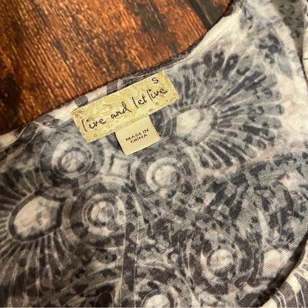 Y2K Live & Let Love Women’s Shirt - Picture 3 of 5